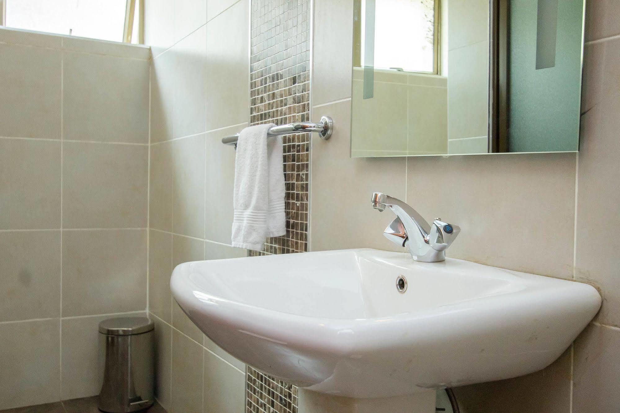 Victoria Comfort Inn Kisumu Ngoại thất bức ảnh
